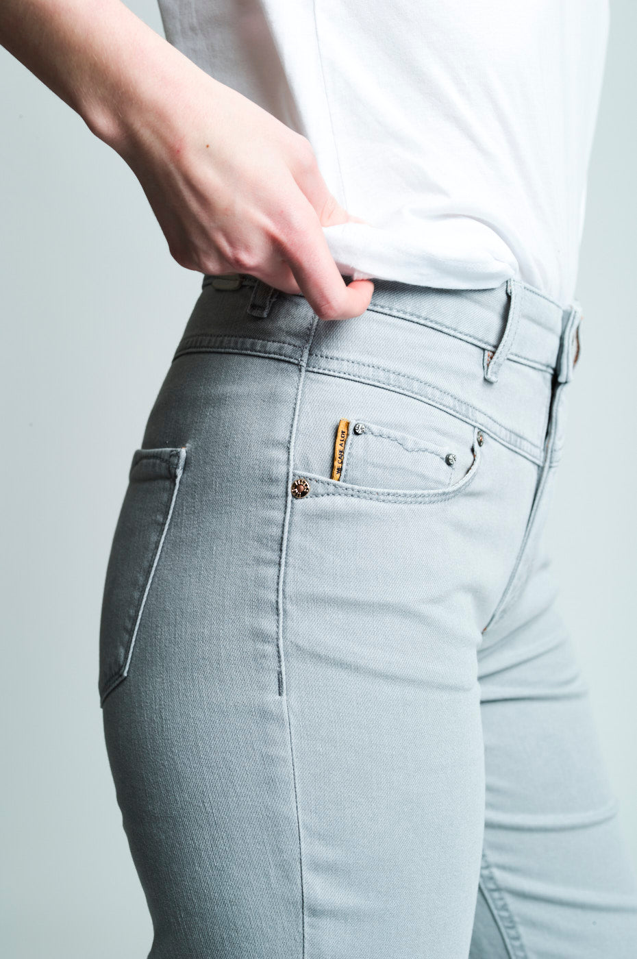 EMILY Relaxed Fit - Light Grey